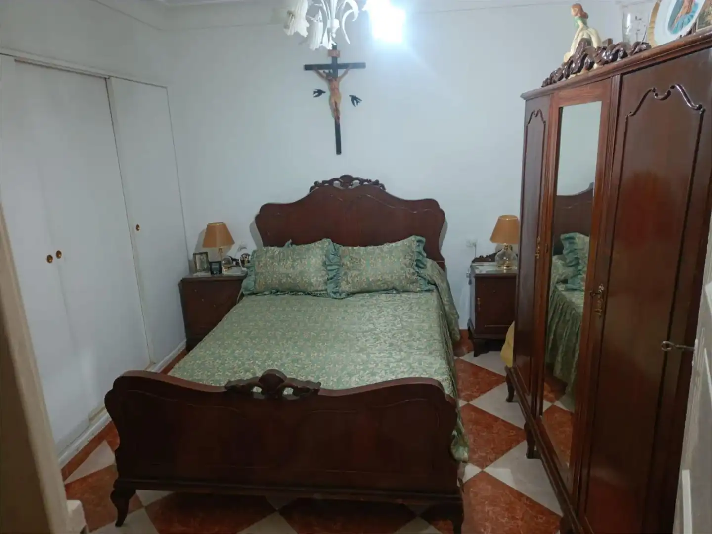 Casa adosada en venta en Avenida Guardia Civil, 1, Villafranca de los Barros Habitación de Casa adosada en venta en Villafranca de los Barros con Aire acondicionado, Terraza y Amueblado