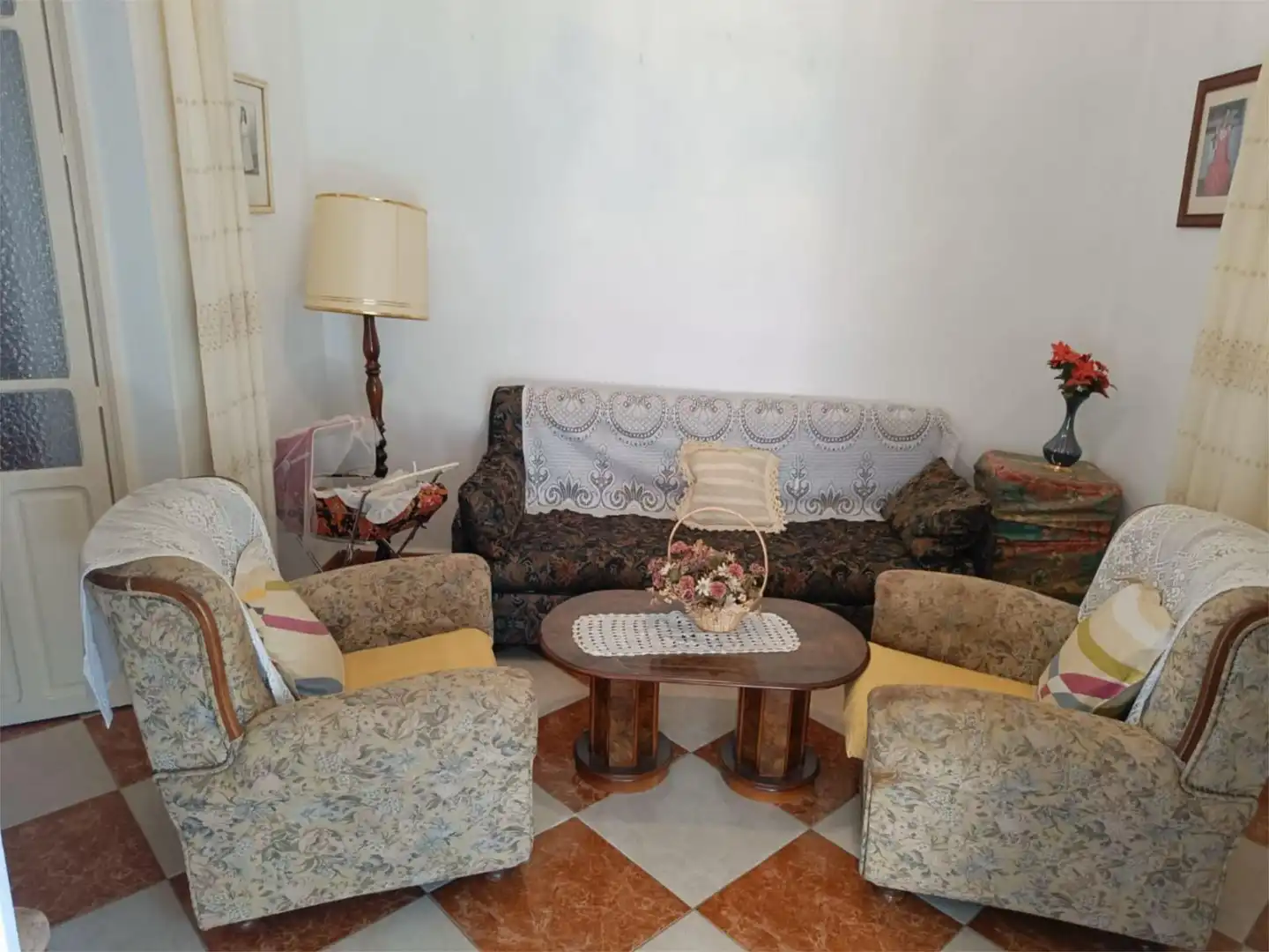 Casa adosada en venta en Avenida Guardia Civil, 1, Villafranca de los Barros Sala de estar de Casa adosada en venta en Villafranca de los Barros con Aire acondicionado, Terraza y Amueblado