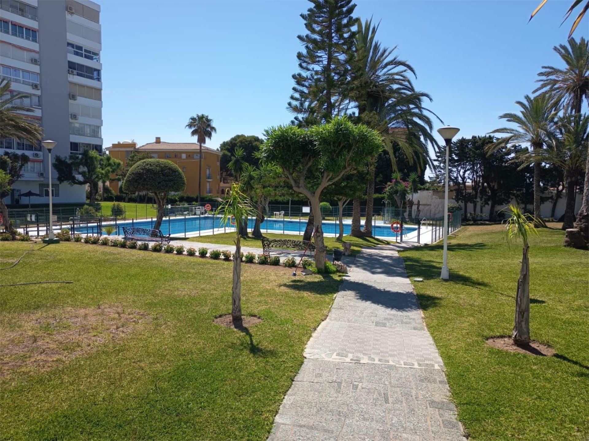 Piscina de Pis de lloguer en Benalmádena amb Aire condicionat, Calefacció i Jardí privat
