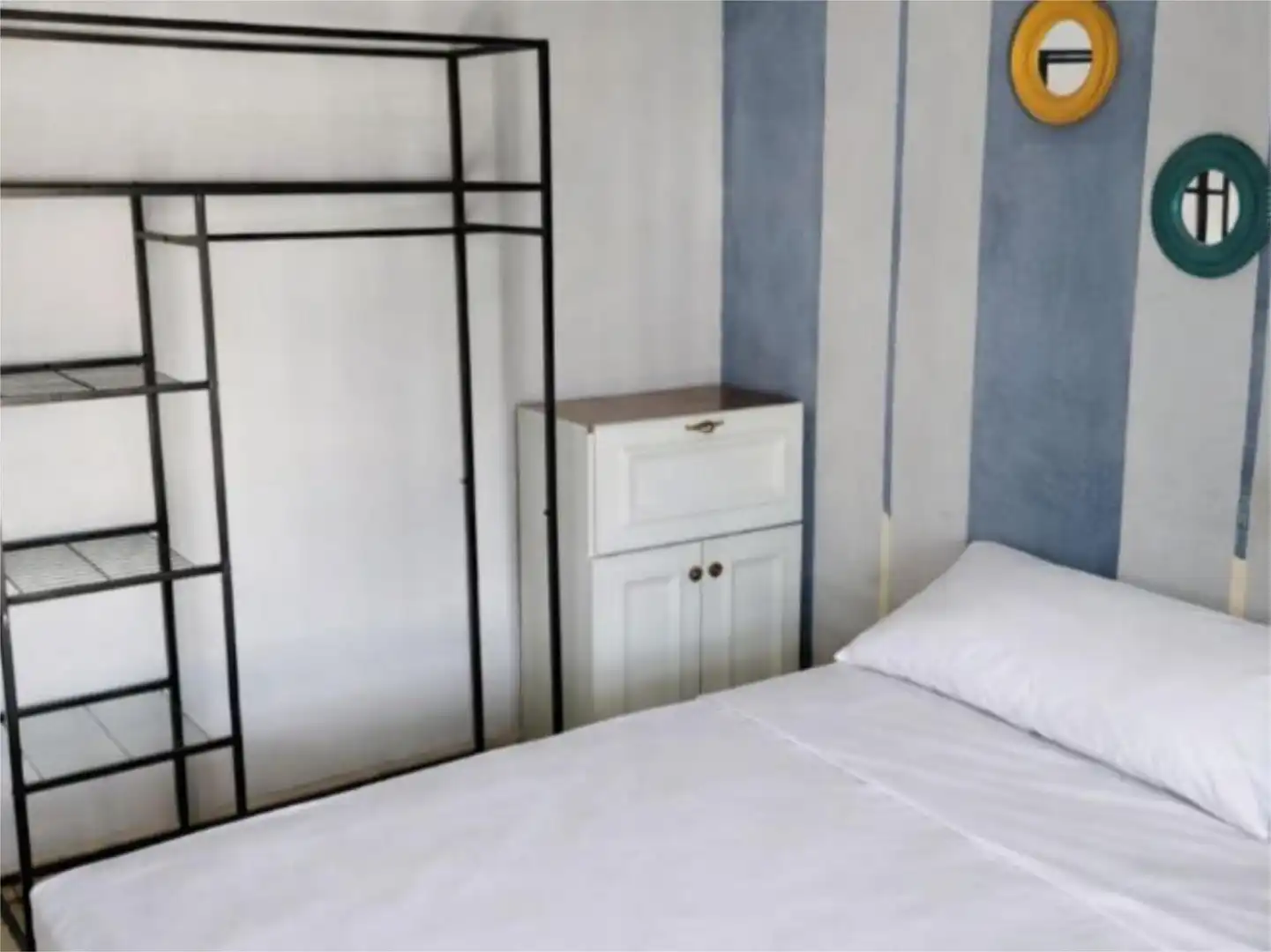 Wohnung zum Verkauf in Calle Ronda de la Manca, 13, Sta. Marina - San Andrés - San Pablo - San Lorenzo Schlafzimmer von Wohnung zum Verkauf in Córdoba mit Klimaanlage, Privatgarten und Terrasse