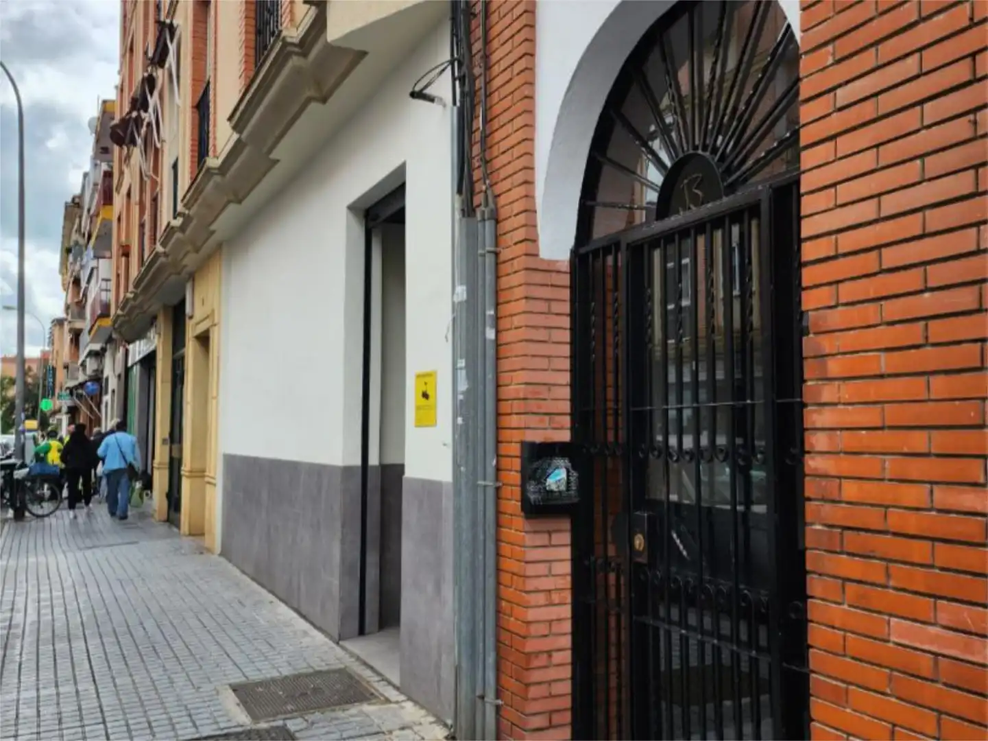Wohnung zum Verkauf in Calle Ronda de la Manca, 13, Sta. Marina - San Andrés - San Pablo - San Lorenzo Außenansicht von Wohnung zum Verkauf in Córdoba mit Klimaanlage, Privatgarten und Terrasse