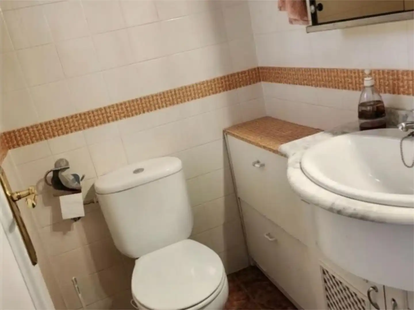 Wohnung zum Verkauf in Calle Ronda de la Manca, 13, Sta. Marina - San Andrés - San Pablo - San Lorenzo Badezimmer von Wohnung zum Verkauf in Córdoba mit Klimaanlage, Privatgarten und Terrasse