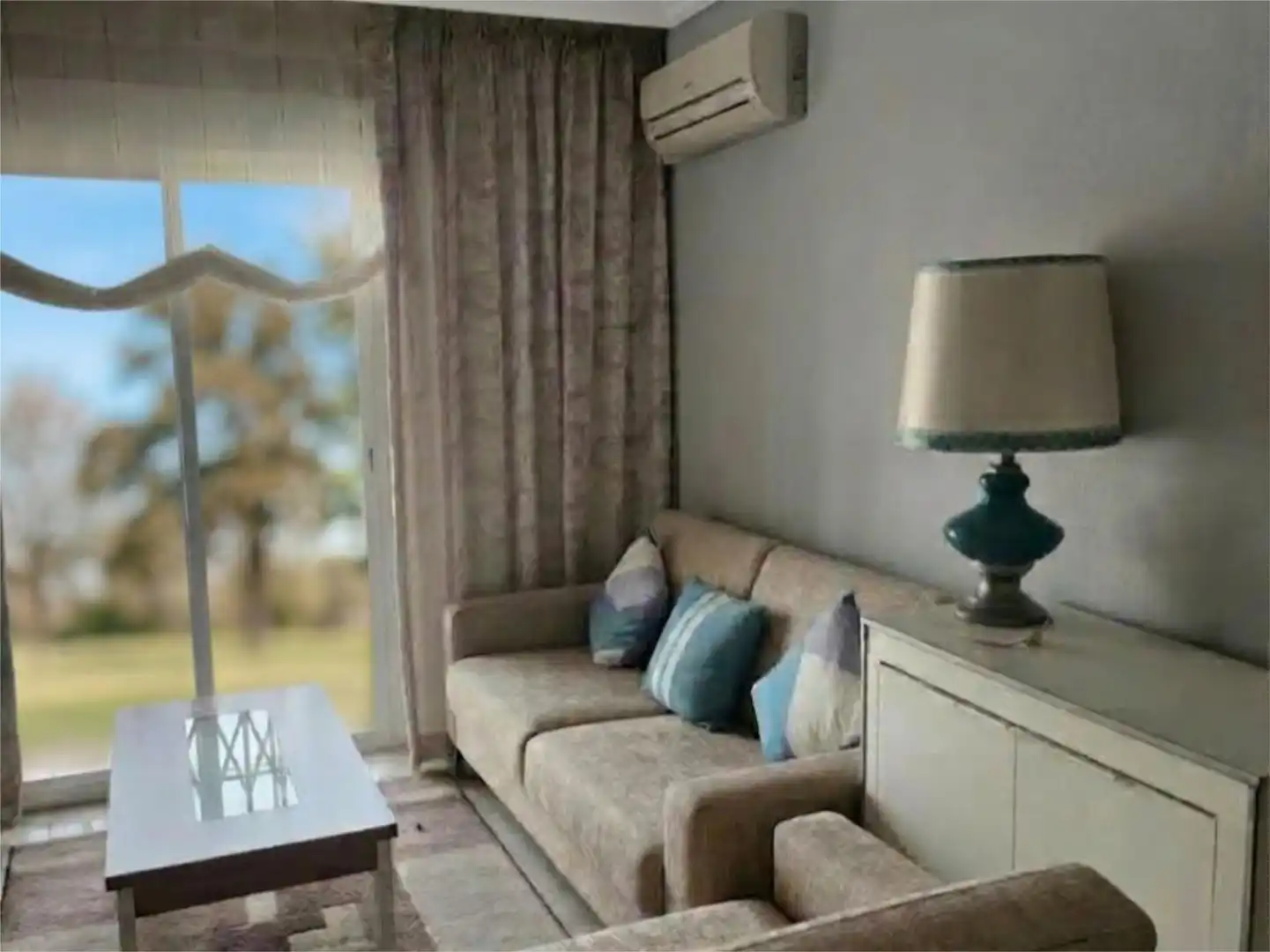 Wohnung zum Verkauf in Calle Ronda de la Manca, 13, Sta. Marina - San Andrés - San Pablo - San Lorenzo Wohnzimmer von Wohnung zum Verkauf in Córdoba mit Klimaanlage, Privatgarten und Terrasse