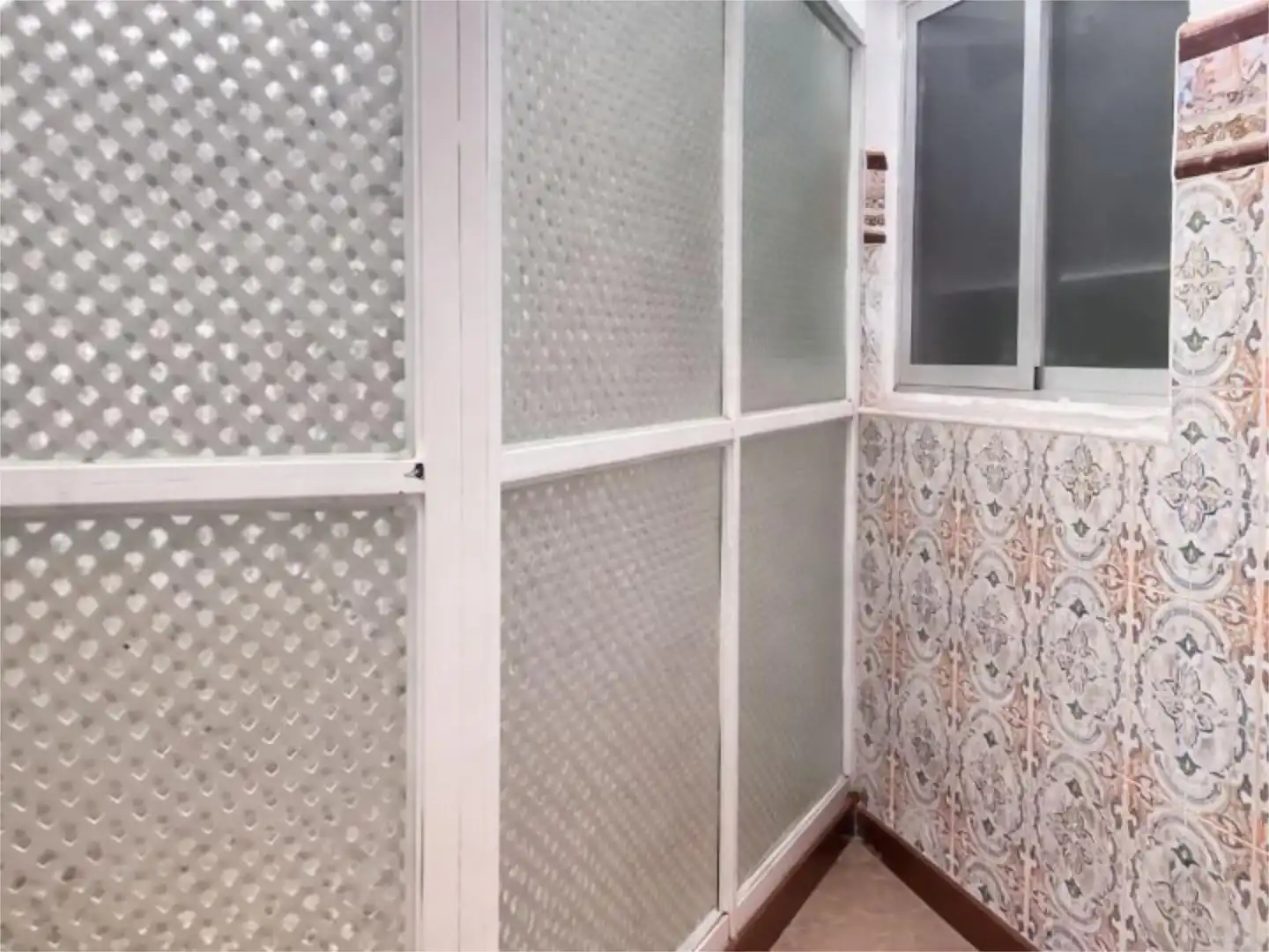 Wohnung zum Verkauf in Calle Ronda de la Manca, 13, Sta. Marina - San Andrés - San Pablo - San Lorenzo Badezimmer von Wohnung zum Verkauf in Córdoba mit Klimaanlage, Privatgarten und Terrasse