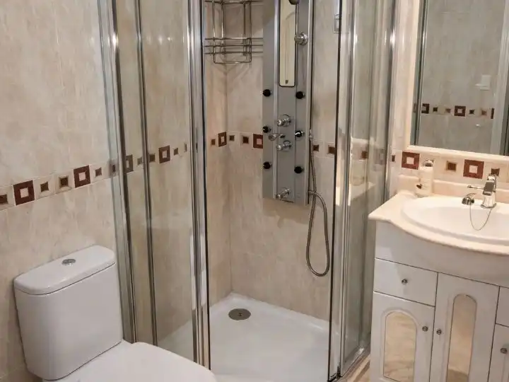 Flat for sale in Calle Ronda de la Manca, 13, Sta. Marina - San Andrés - San Pablo - San Lorenzo Bathroom of Flat for sale in Córdoba with Air Conditioner, Private garden and Terrace