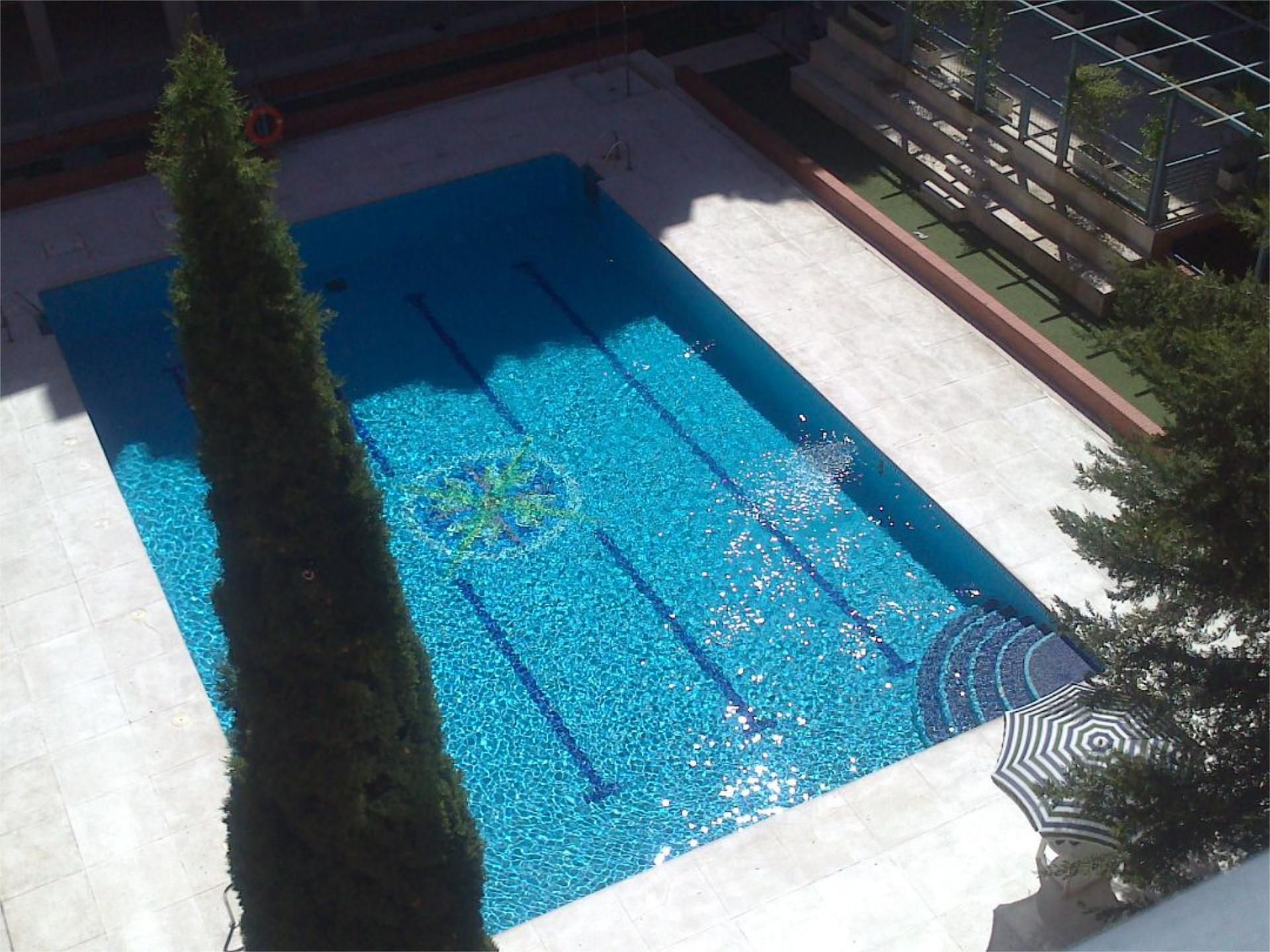 Swimming pool of Flat to rent in Tres Cantos  with Air Conditioner, Heating and Parquet flooring