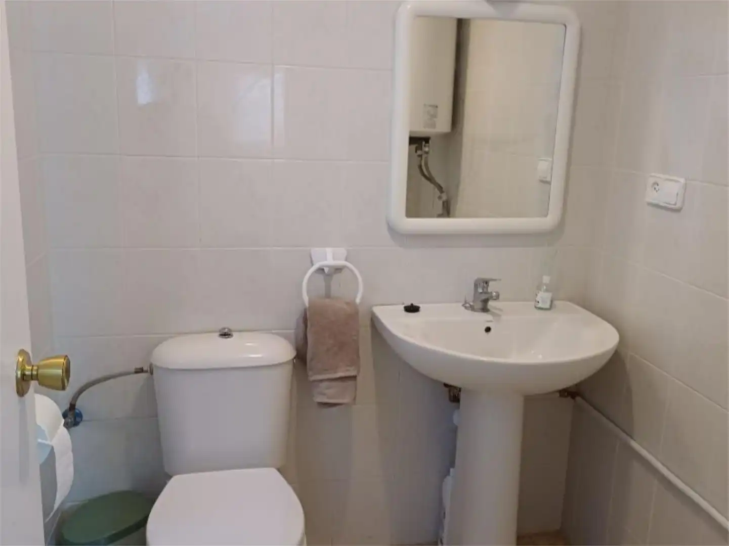Flat for rent in Calle Alta, 17, Pedanías Bathroom of Flat for rent in Teruel Capital with Air Conditioner, Terrace and Balcony