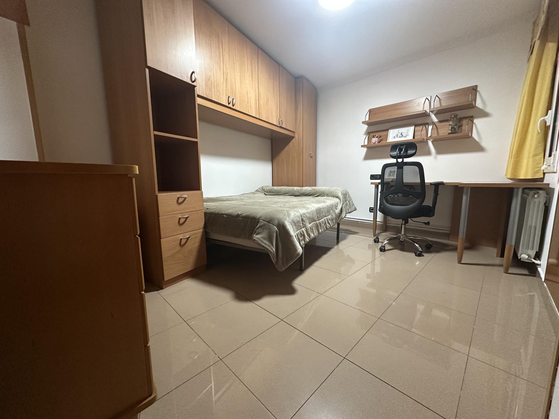 Dormitori de Apartament per a compartir en  Tarragona Capital amb Calefacció i Moblat