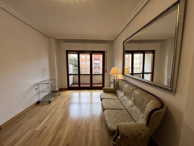 Piso en Alquiler en Avenida San Ignacio de Loyola, 15 en Centro