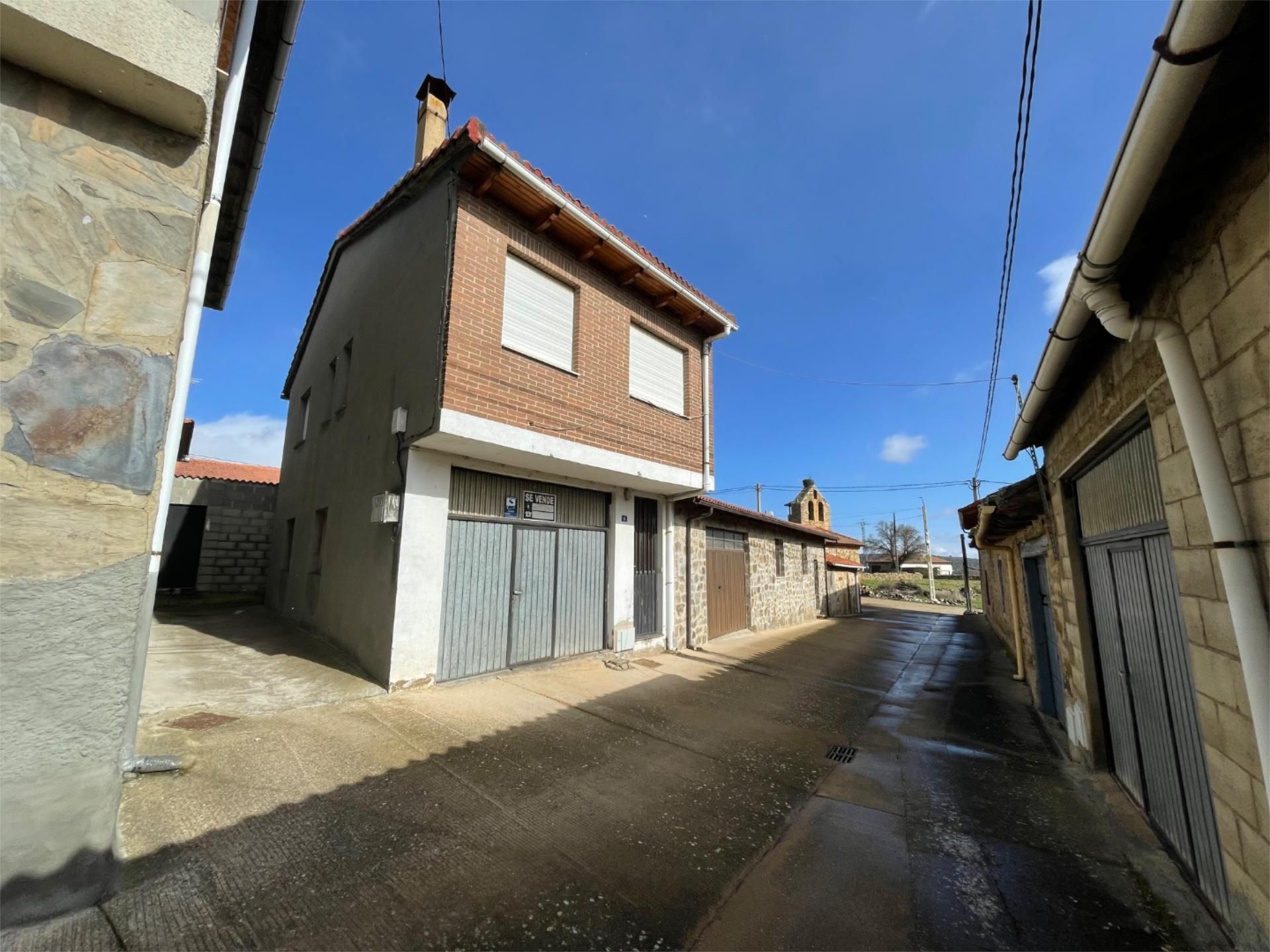 Exterior view of Single-family semi-detached for sale in Santa Colomba de Somoza  with Heating