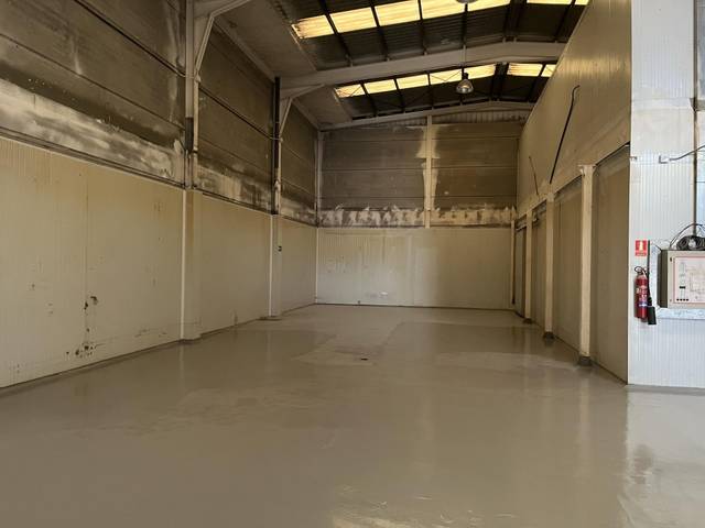 Local comercial en Alquiler en Calle Pino, 12 en Zona Industrial Borreguno - Camporrosso