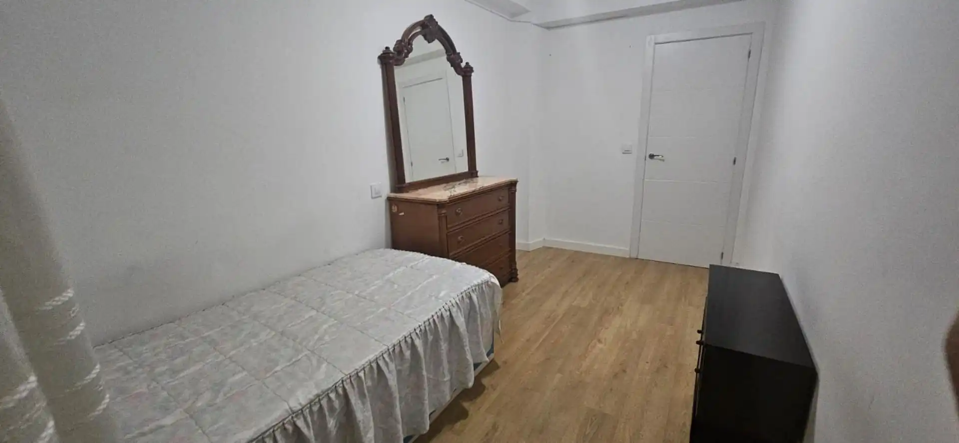 Habitación en Calle de Antonio Machado, 11, Centro Habitación de Piso para compartir en Alcobendas con Parquet, Terraza y Amueblado