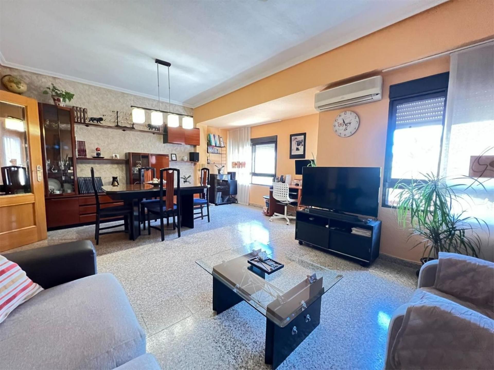Living room of Flat for sale in Alzira  with Air Conditioner and Balcony