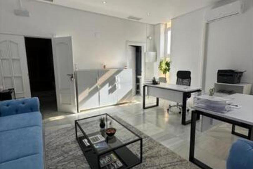 Oficina de lloguer a El Velerín, Estepona - imatge 1 Foto 1 de Oficina de lloguer a El Velerín, Estepona