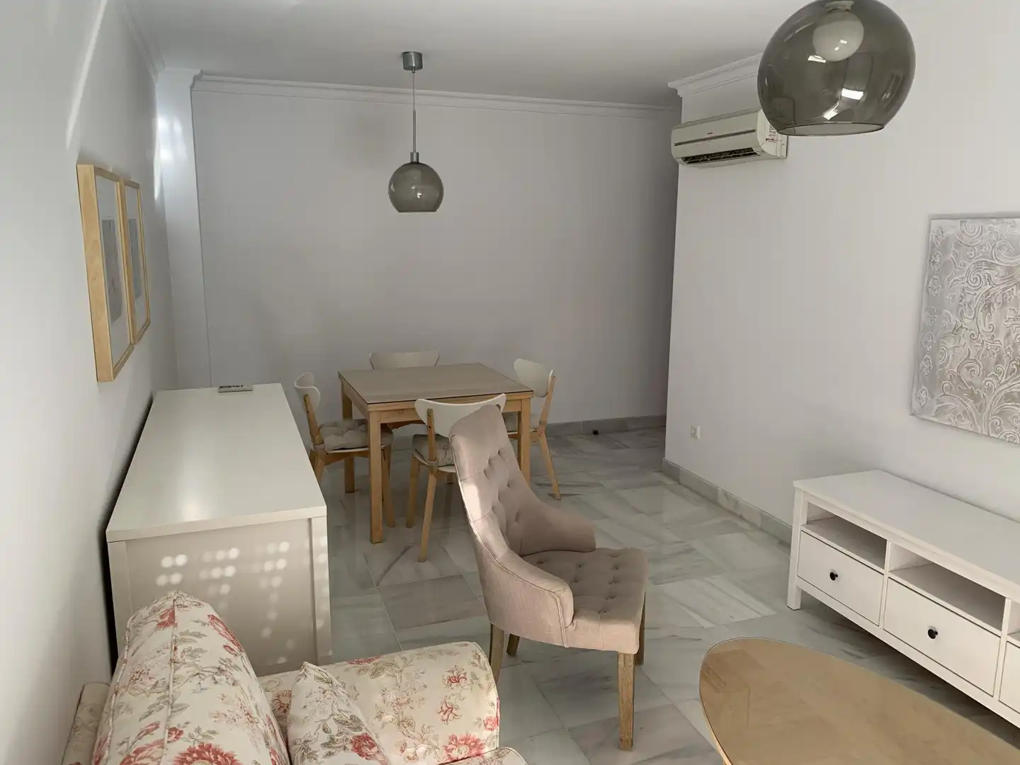 Flat for rent in Pasaje Briales, 1, La Trinidad Dining room of Flat for rent in Málaga with Air Conditioner, Heating and Furnished