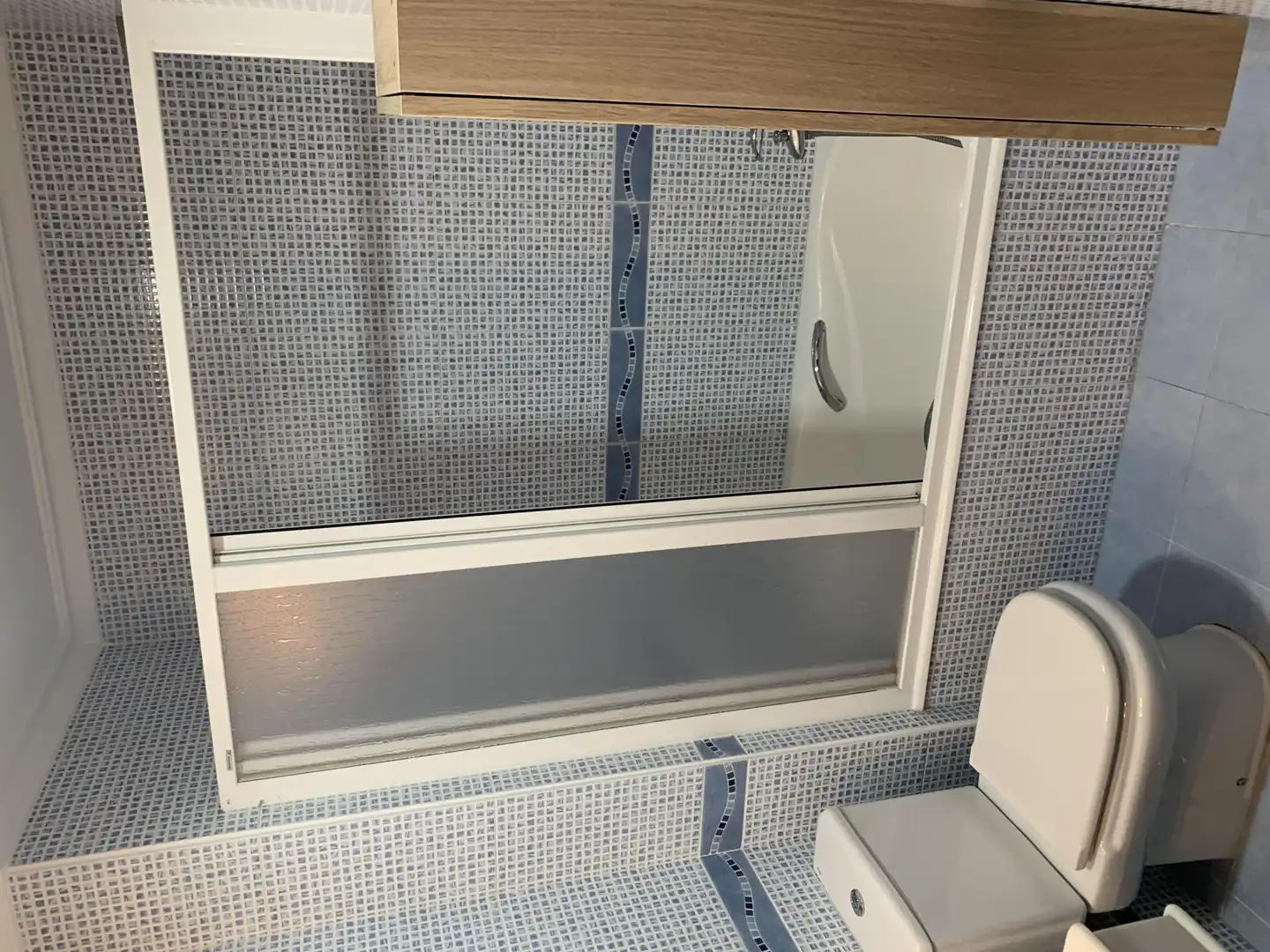 Flat for rent in Pasaje Briales, 1, La Trinidad Bathroom of Flat for rent in Málaga with Air Conditioner, Heating and Furnished