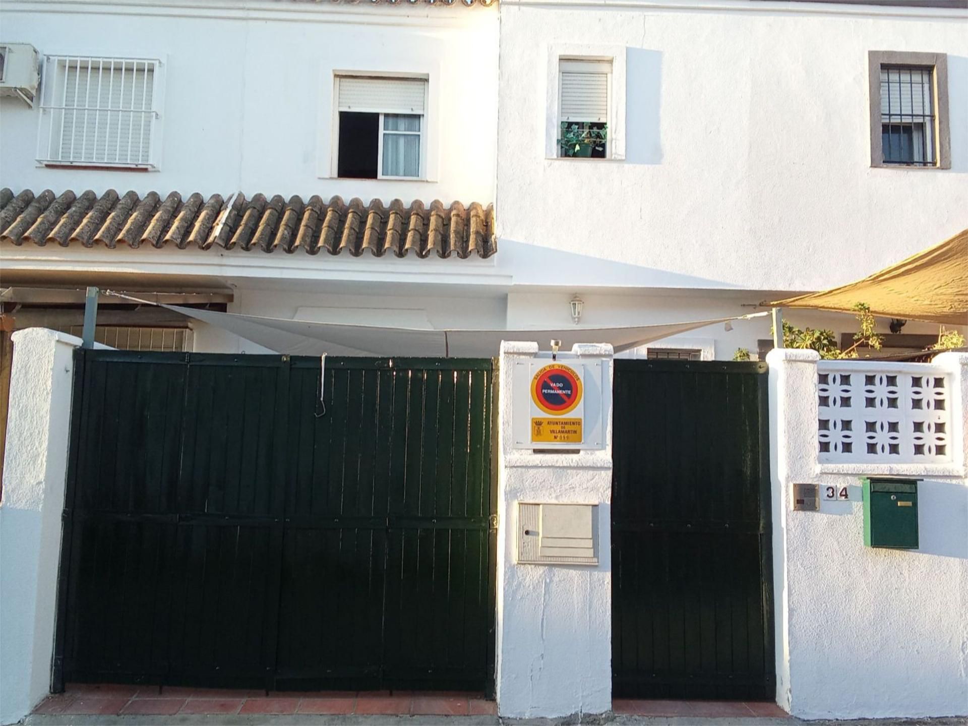 Vista exterior de Casa adosada en venda en Villamartín amb Aire condicionat, Calefacció i Jardí privat