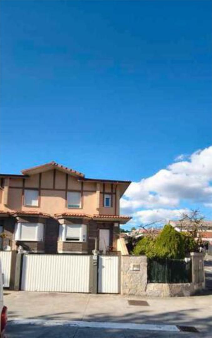 Casa adosada en venta en Artziniega Vista exterior de Casa adosada en venta en Artziniega con Terraza