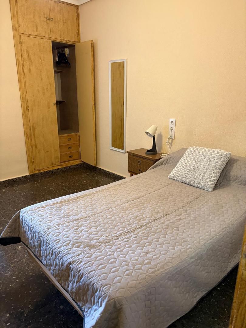 Habitación de Piso para compartir en  Albacete Capital con Calefacción, Amueblado y Lavadora