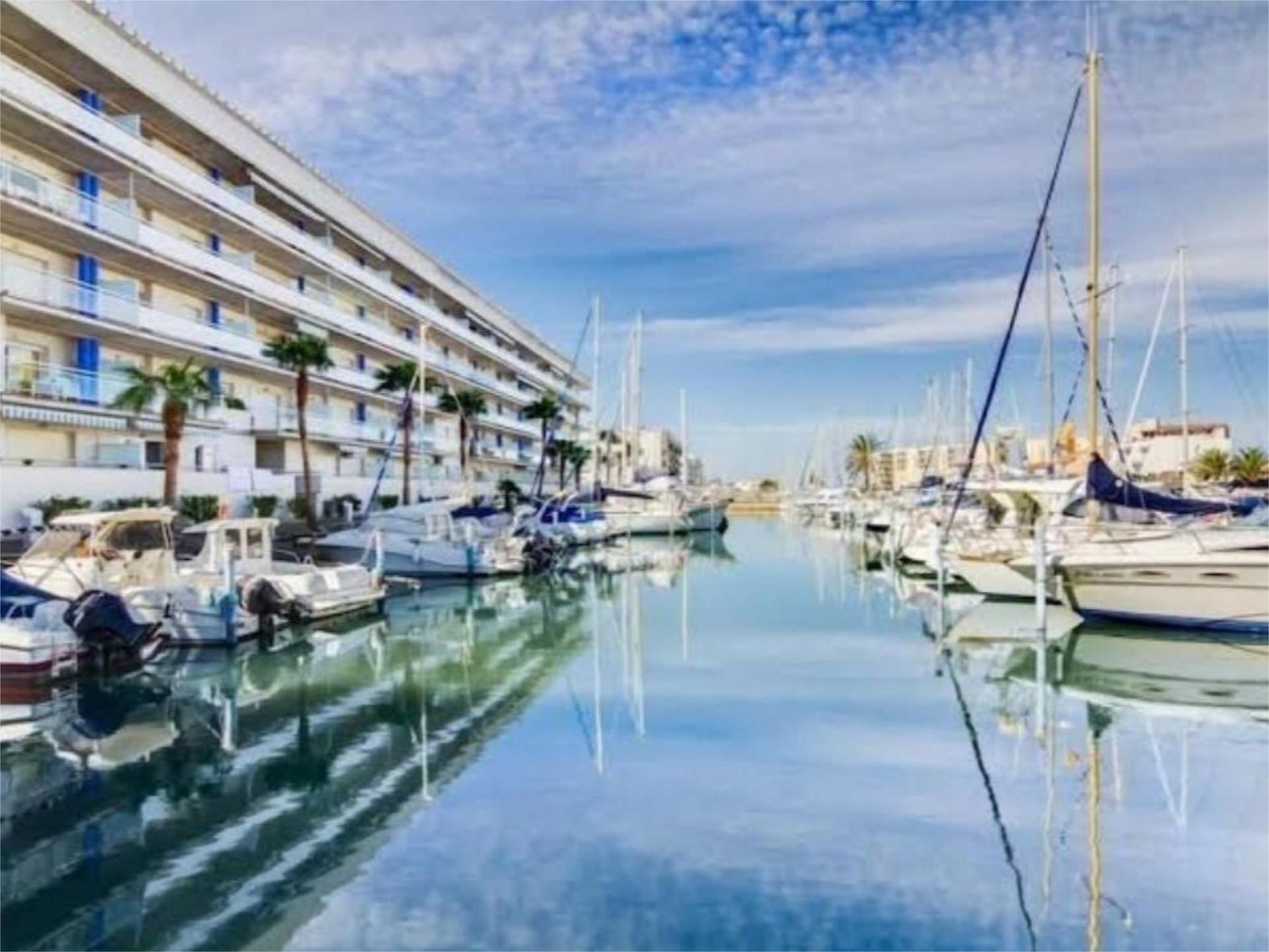 Vista exterior de Apartament en venda en Roses amb Terrassa, Piscina i Balcó