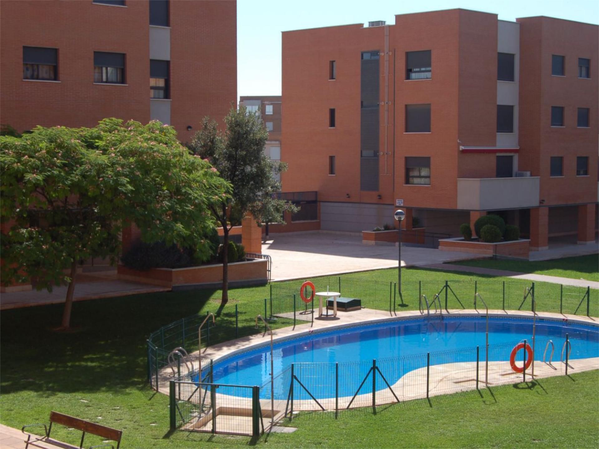 Piscina de Piso de alquiler en Alcázar de San Juan con Aire acondicionado, Calefacción y Jardín privado