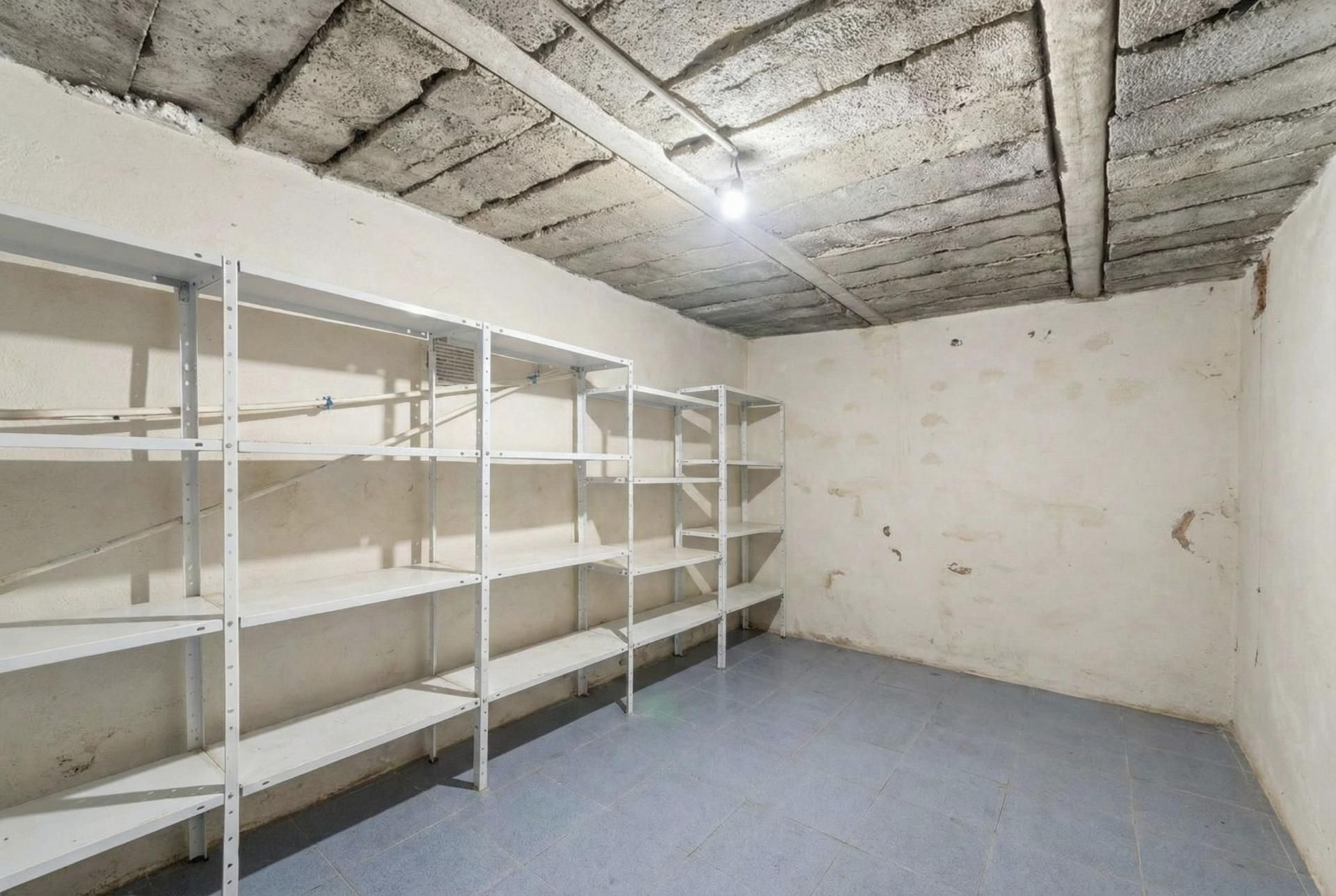 Box room to rent in Barakaldo 