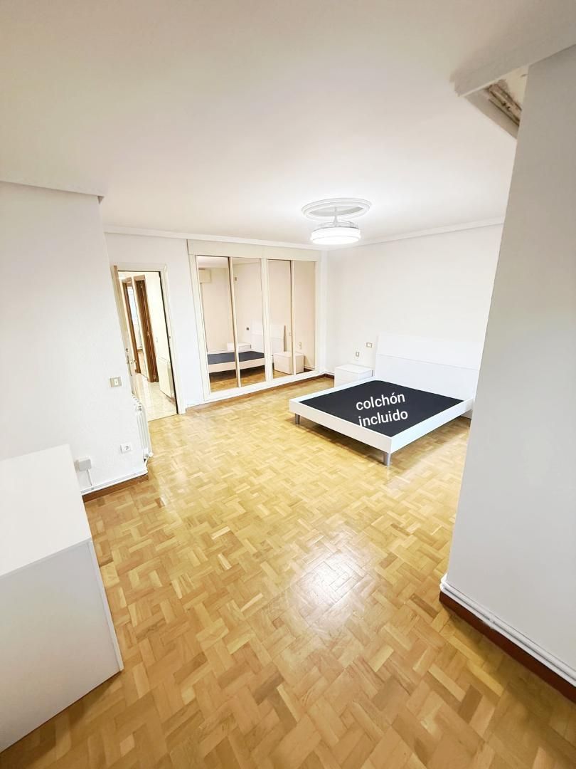 Habitación de Piso de alquiler en Benavente con Calefacción, Parquet y Amueblado