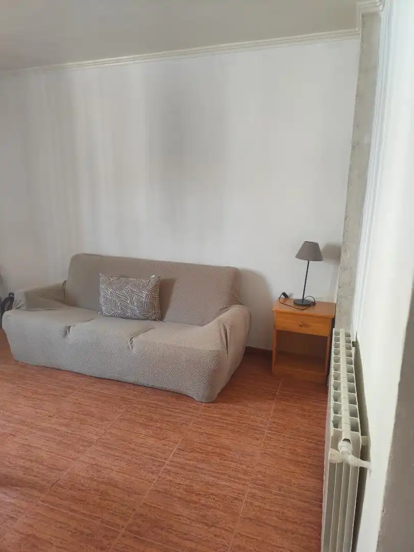 Sala de estar de Casa adosada en venta en Campillo de Altobuey con Aire acondicionado, Calefacción y Amueblado