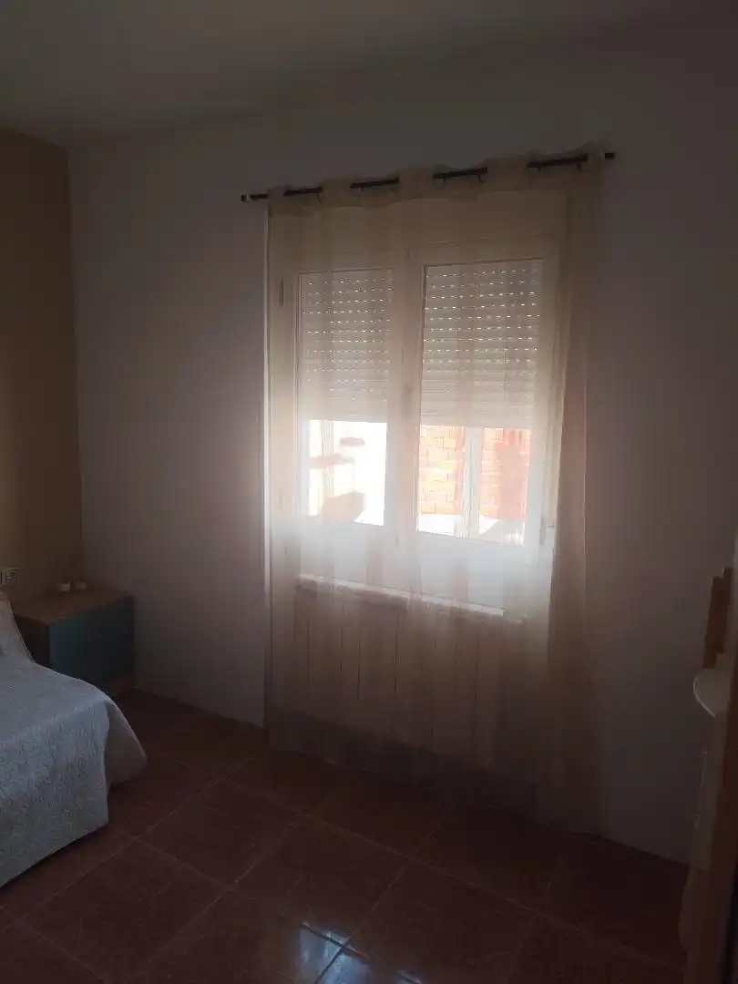 Habitación de Casa adosada en venta en Campillo de Altobuey con Aire acondicionado, Calefacción y Amueblado
