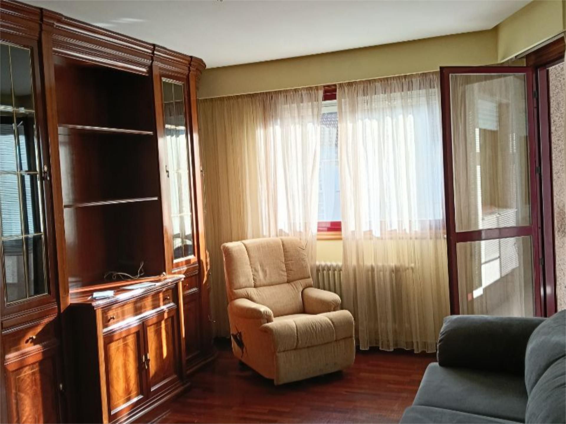 Flat to rent in Rúa Pena Nofre, 2, Barrocanes Living room of Flat to rent in Ourense Capital with Heating, Parquet flooring and Furnished