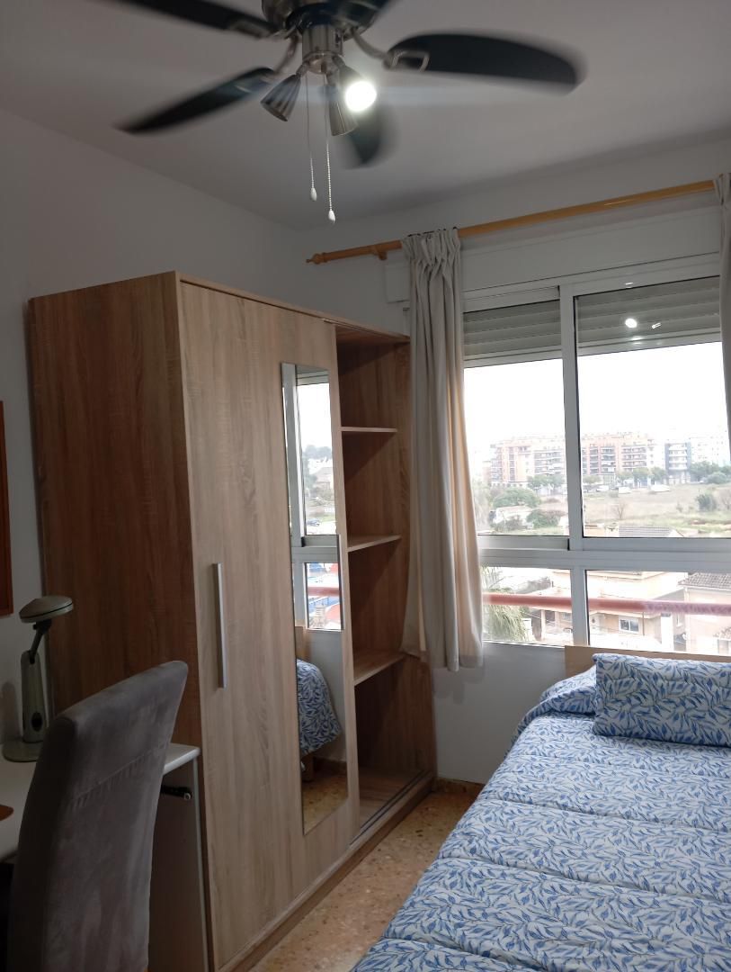 Flat to share in Carrer del Pare Mendez, 143, Parc Central Bedroom of Flat to share in Torrent with Furnished, Oven and Washing machine