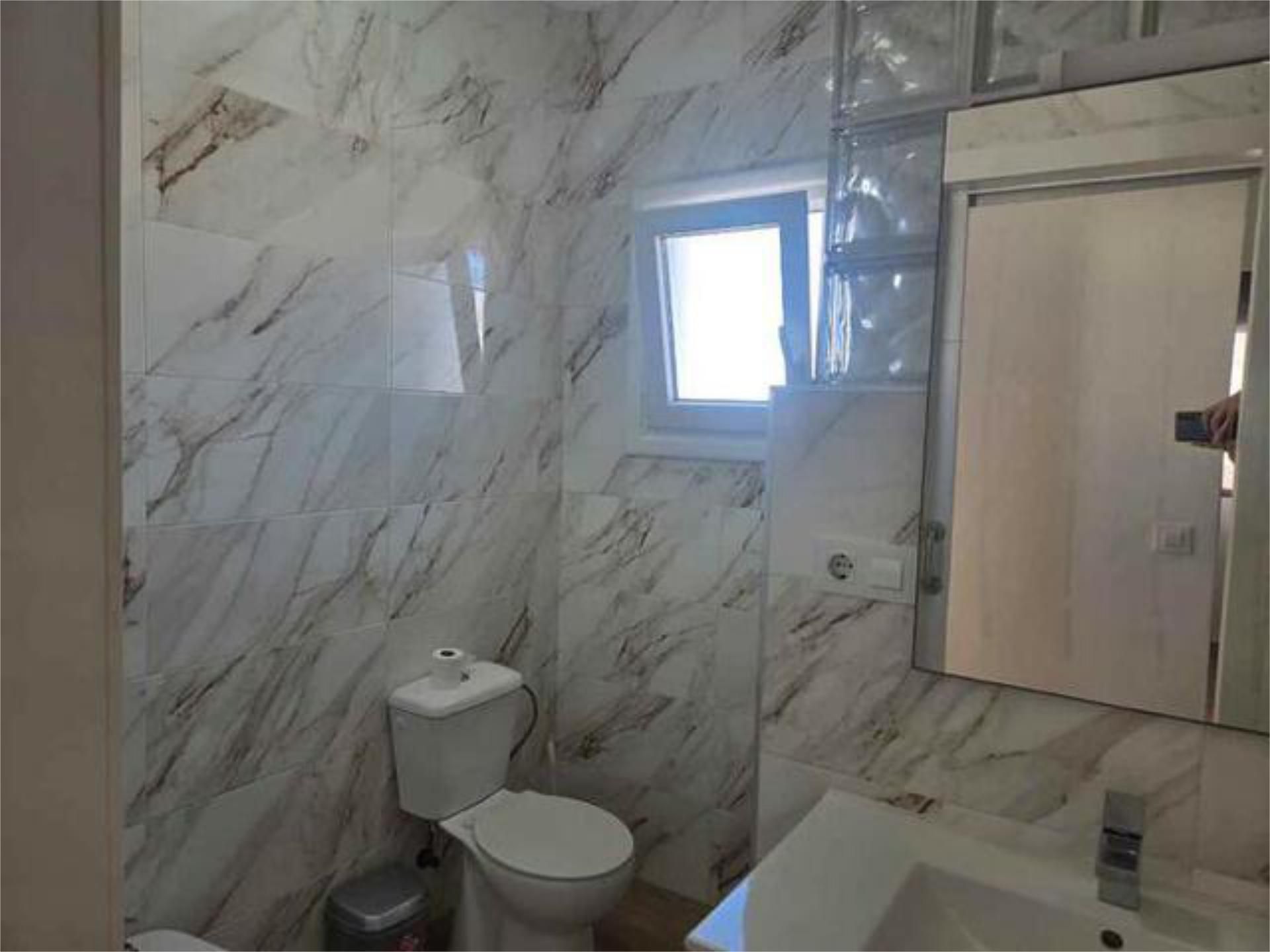 Bathroom of Single-family semi-detached for sale in Chiclana de la Frontera  with Swimming Pool