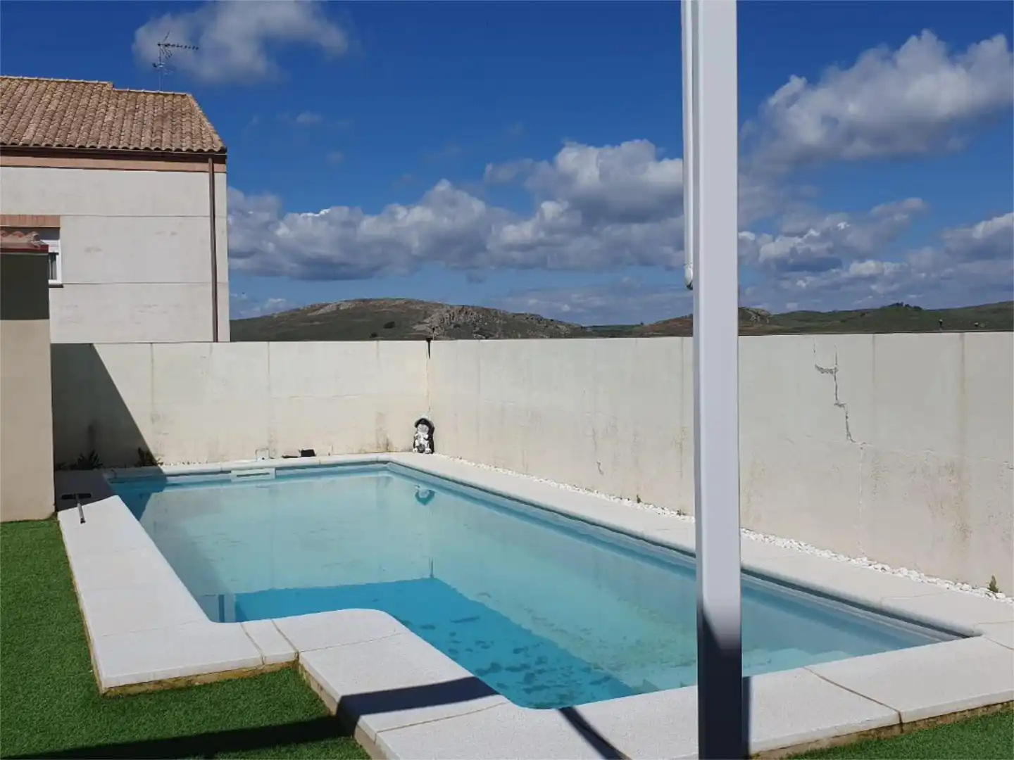 Piscina de Casa adosada en venda en Poblete amb Aire condicionat, Calefacció i Jardí privat