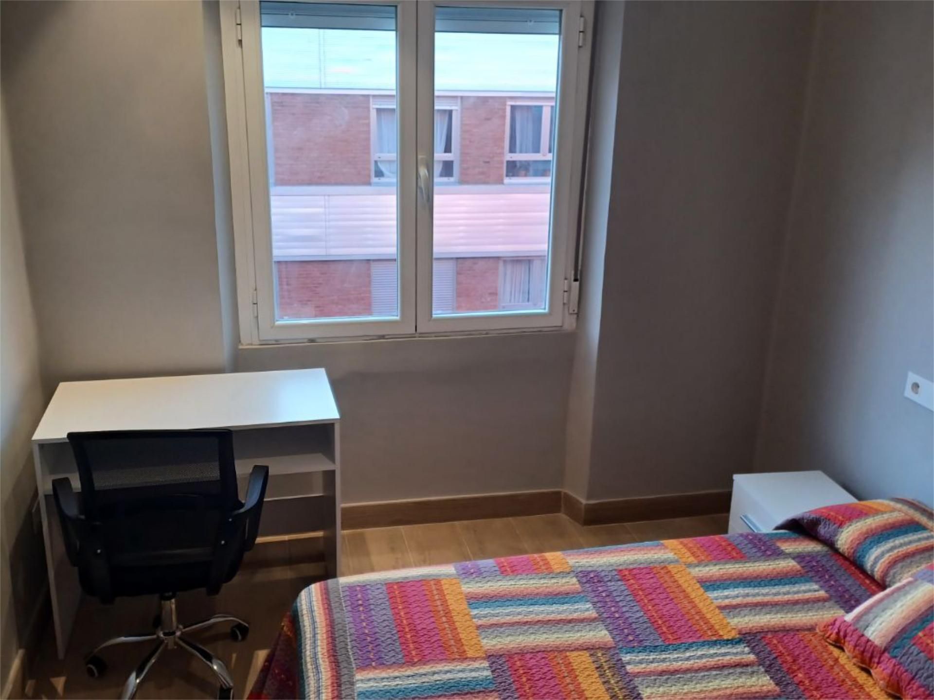 Bedroom of Flat to share in León Capital   with Heating, Furnished and Video intercom