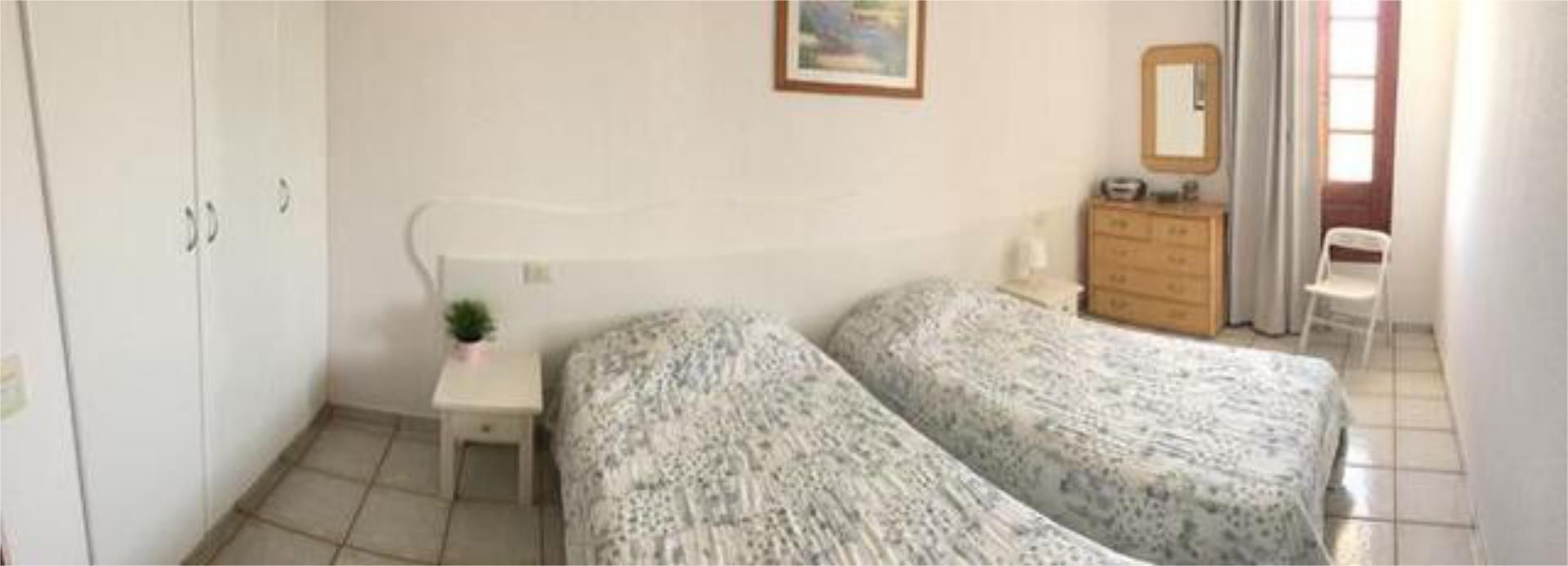 Dormitori de Pis de lloguer en Arona amb Terrassa, Piscina i Moblat