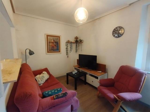 Piso en Alquiler en Calle Reino de León, 28 en La Pola de Gordón