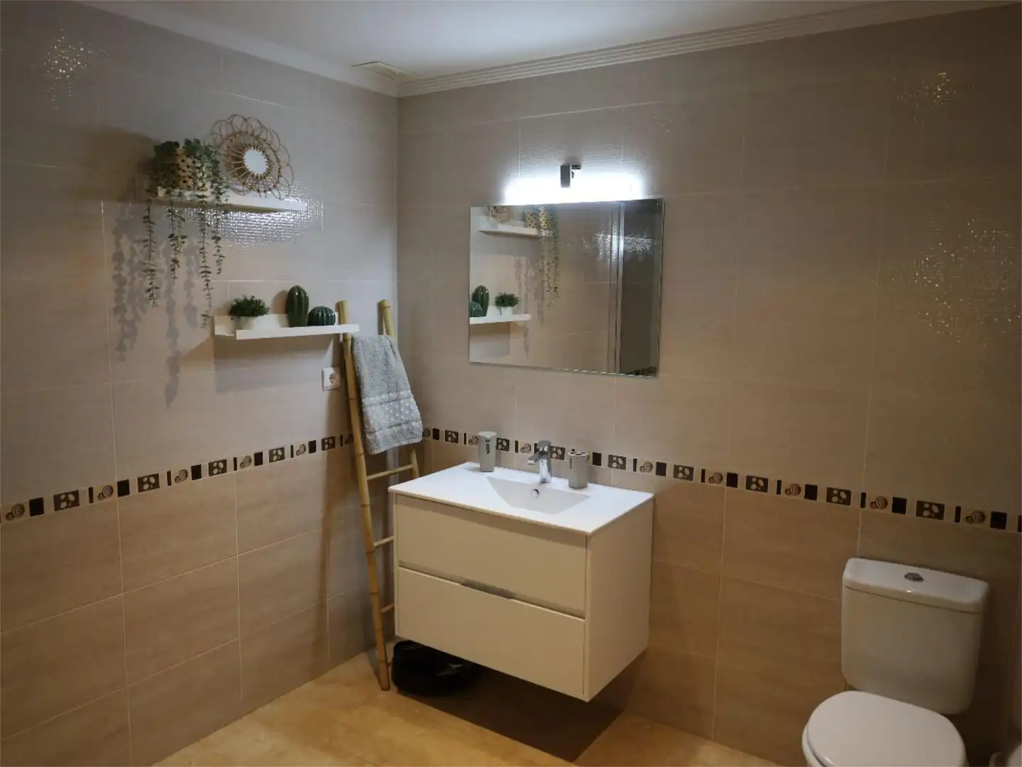 Bathroom of Houses for sale in Aldearrubia  with Terrace, Swimming Pool and Balcony