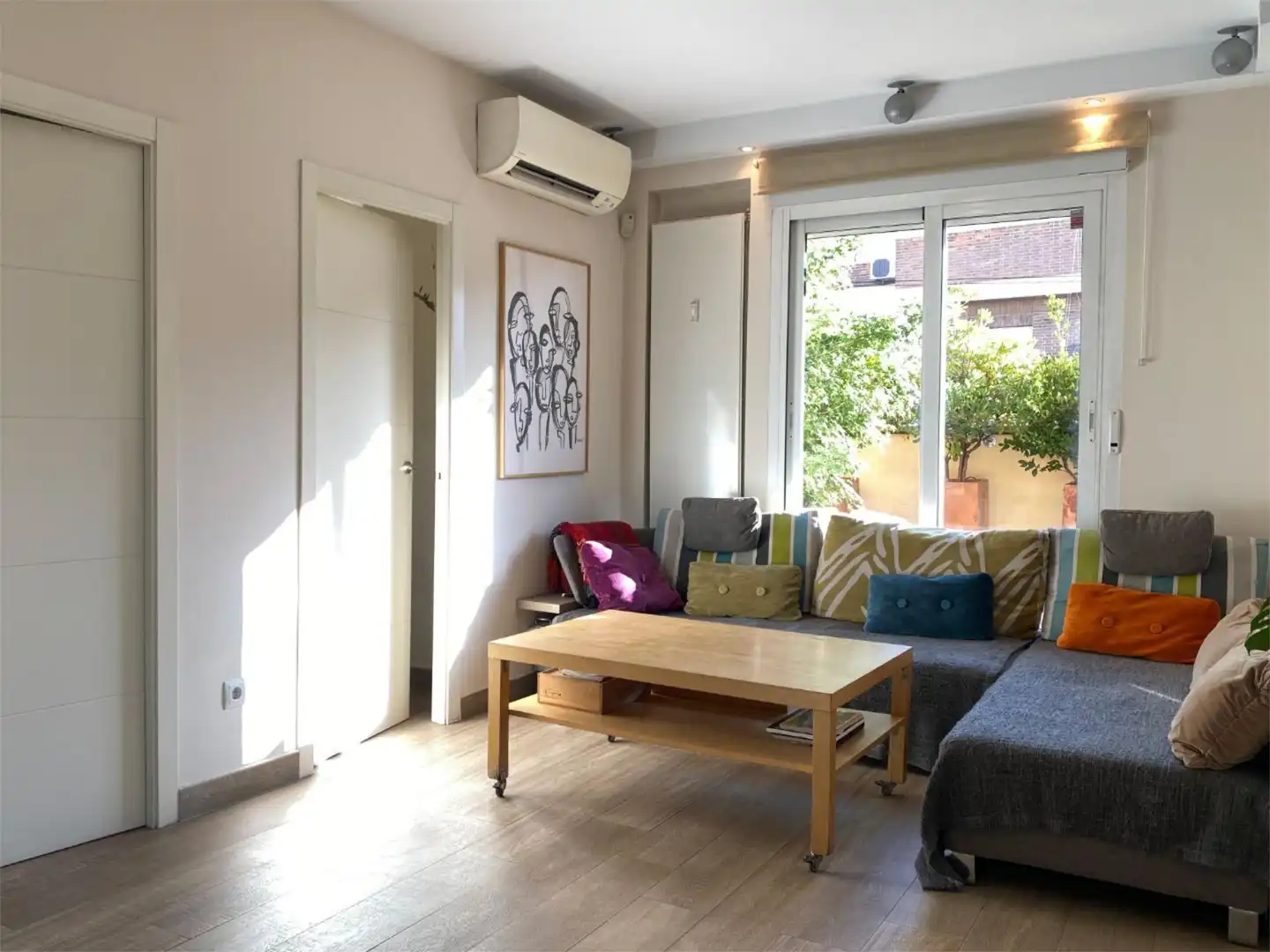 Living room of Attic for rent in Madrid