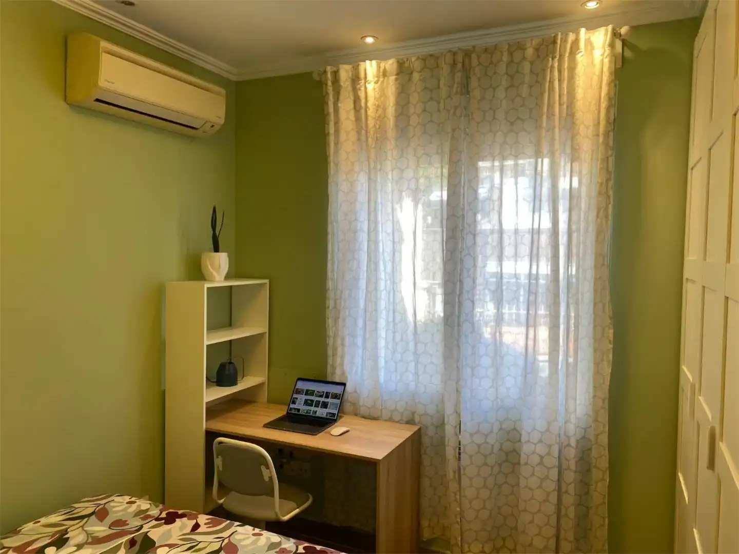 Bedroom of Attic for rent in Madrid