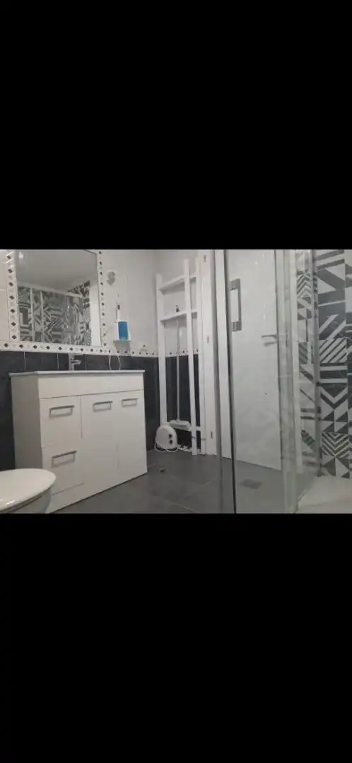 Zimmer in Calle Pamplona, 2, Núcleo urbano Badezimmer von Wohnung zur untervermieten in Chiclana de la Frontera mit Möbliert, Ofen und Waschmaschine