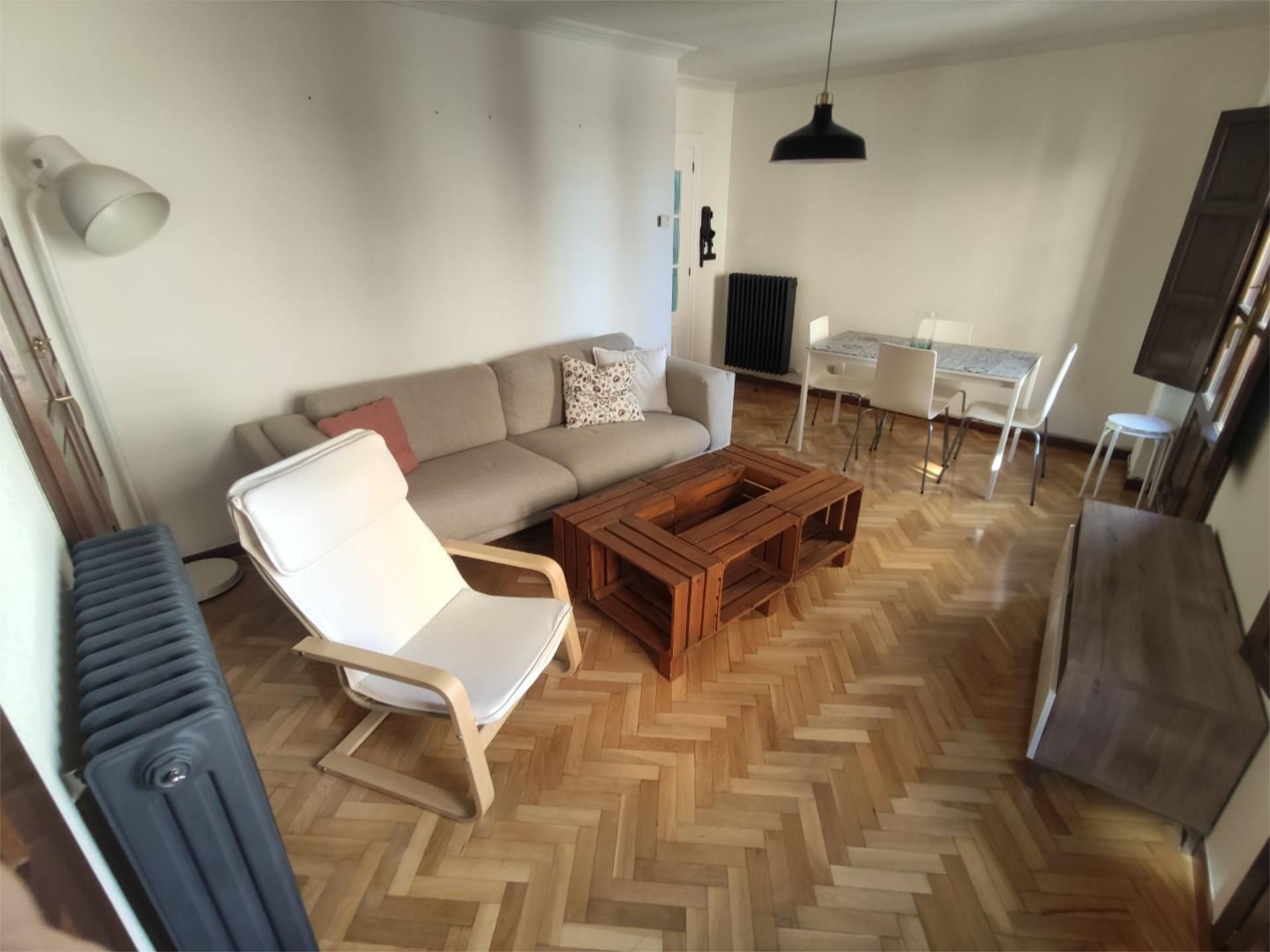 Sala d'estar de Pis de lloguer en Salamanca Capital amb Calefacció, Parquet i Moblat