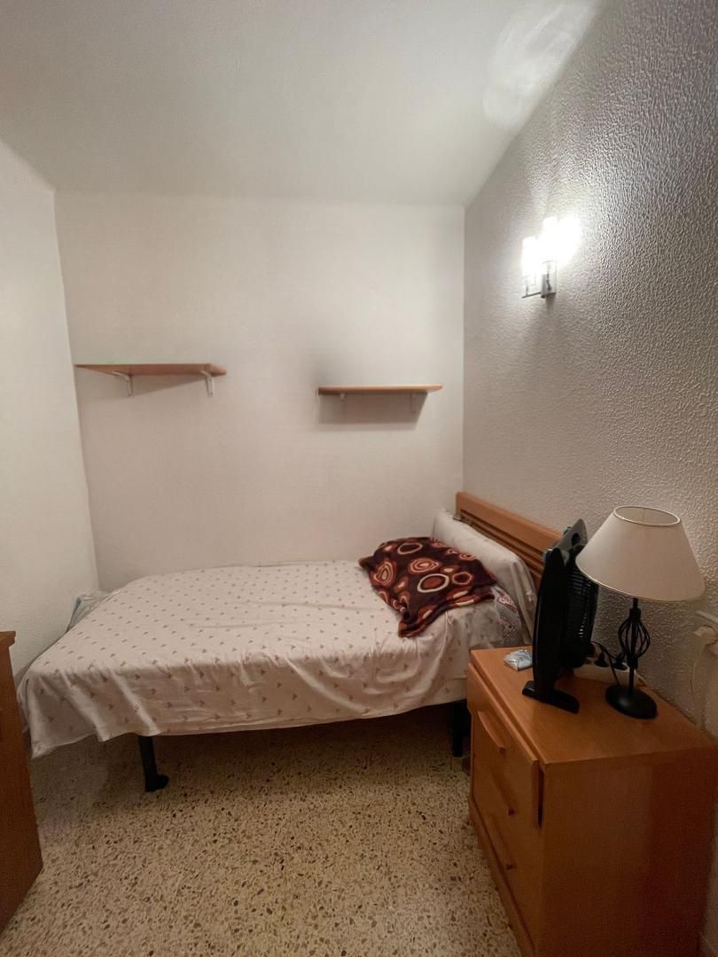 Dormitori de Pis per a compartir en Cerdanyola del Vallès amb Aire condicionat, Calefacció i Moblat