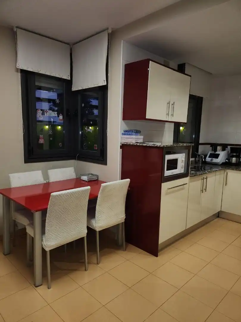 Houses for sale in Calle Bobby Deglané, 15, Centro Kitchen of Houses for sale in Ponferrada with Terrace and Balcony