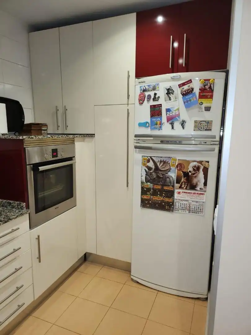 Houses for sale in Calle Bobby Deglané, 15, Centro Kitchen of Houses for sale in Ponferrada with Terrace and Balcony