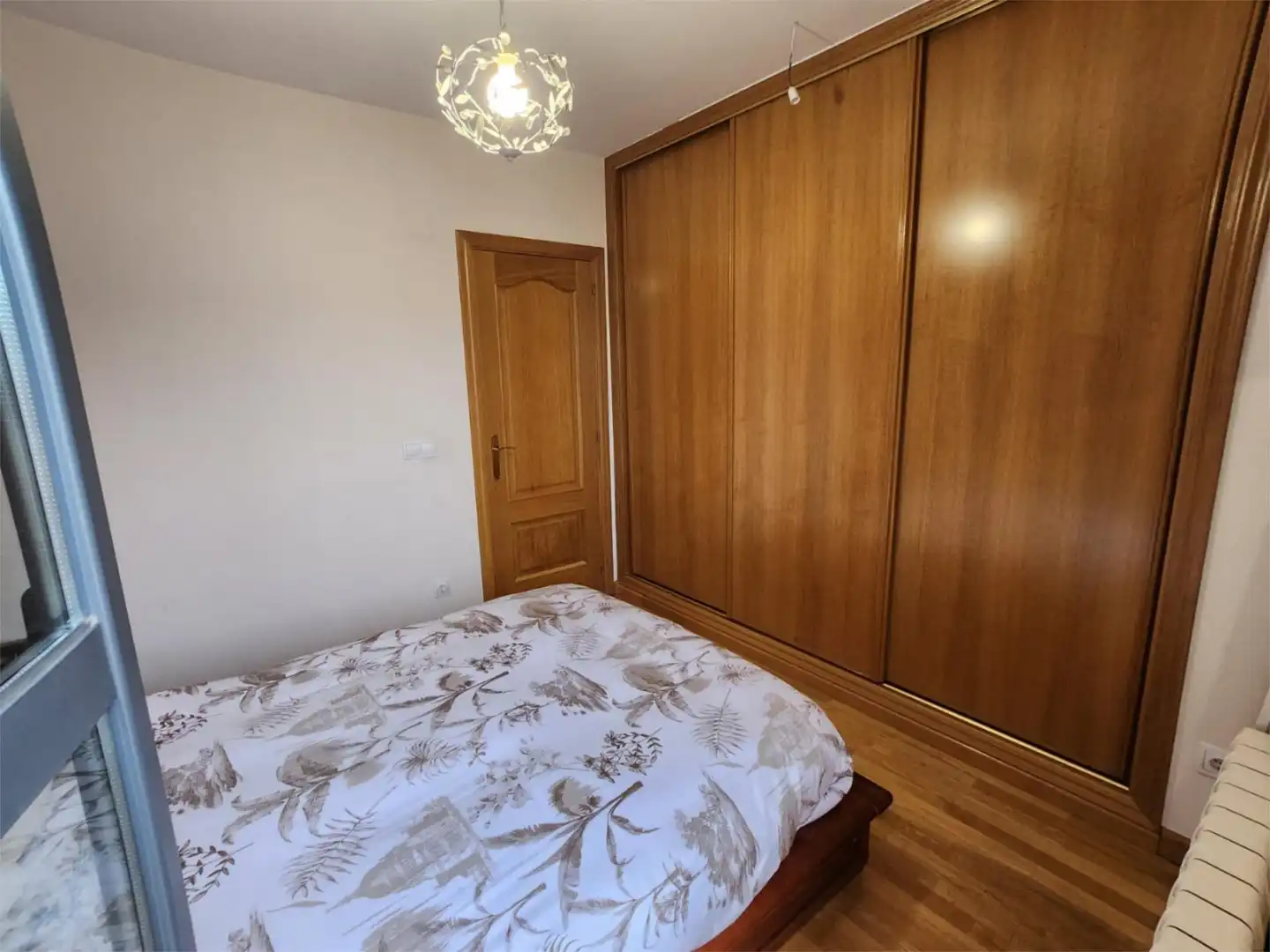 Houses for sale in Calle Bobby Deglané, 15, Centro Bedroom of Houses for sale in Ponferrada with Terrace and Balcony