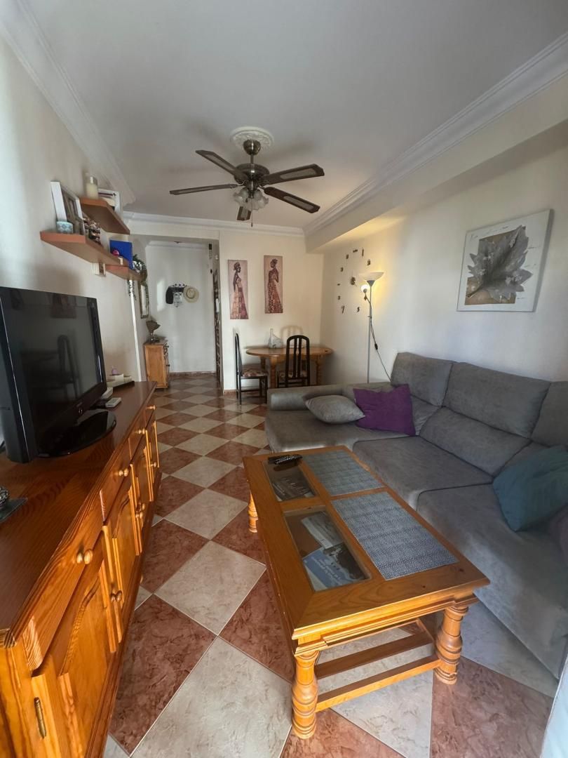 Pis en venda a Calle Galicia, 5, Centro Sala d'estar de Pis en venda en Estepona amb Terrassa