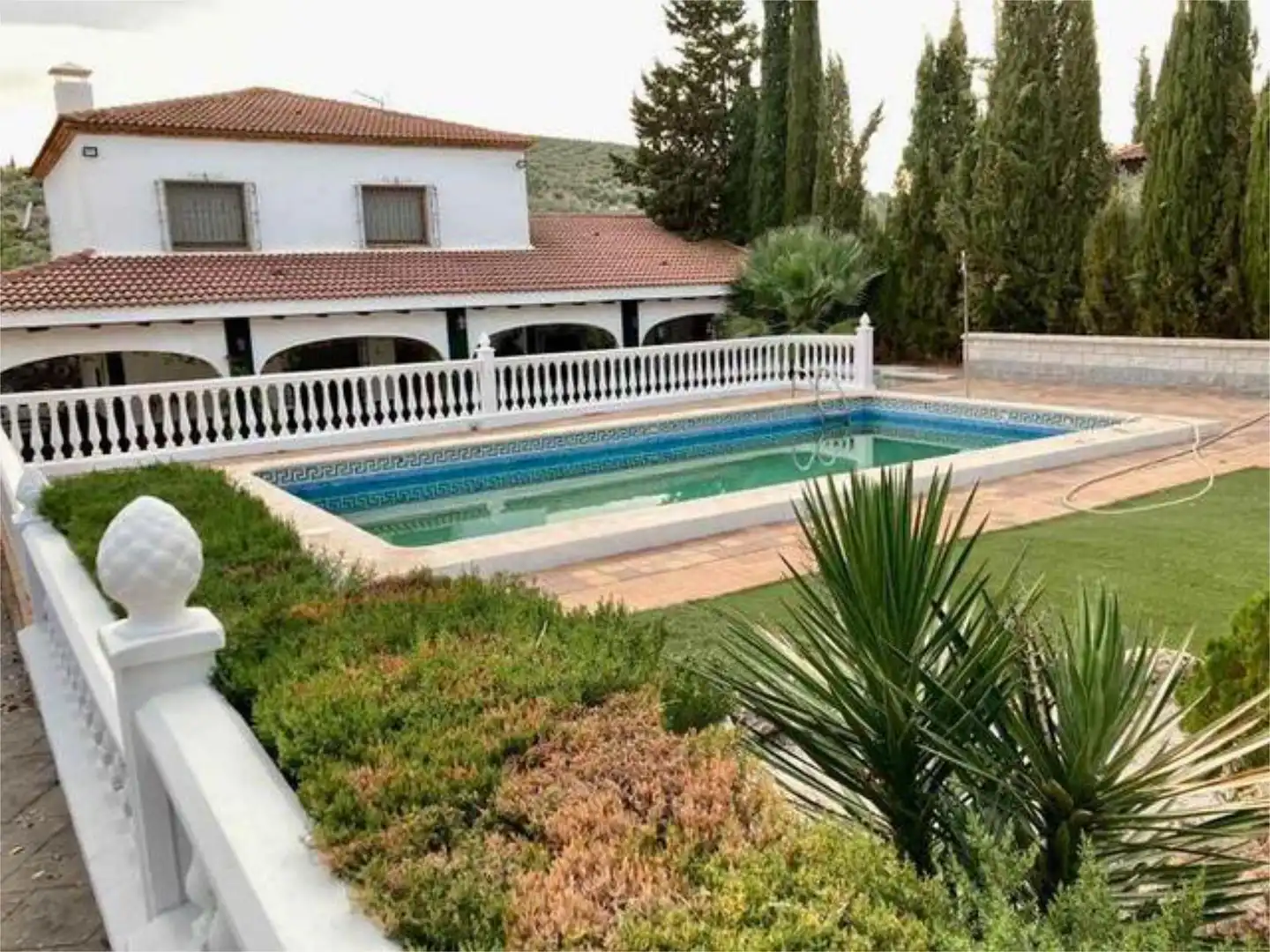 Casa adosada en venta en Puente Tablas - Puente Nuevo - Cerro Molina Piscina de Casa adosada en venta en Jaén con Calefacción, Jardín privado y Terraza
