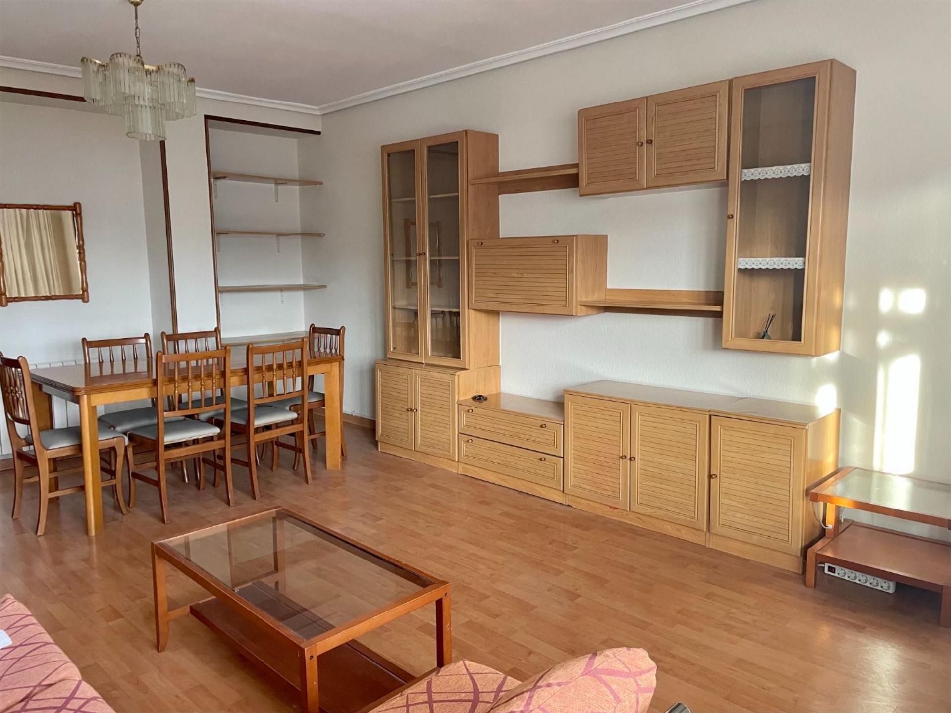 Sala de estar de Piso de alquiler en Lugo Capital con Calefacción, Parquet y Amueblado