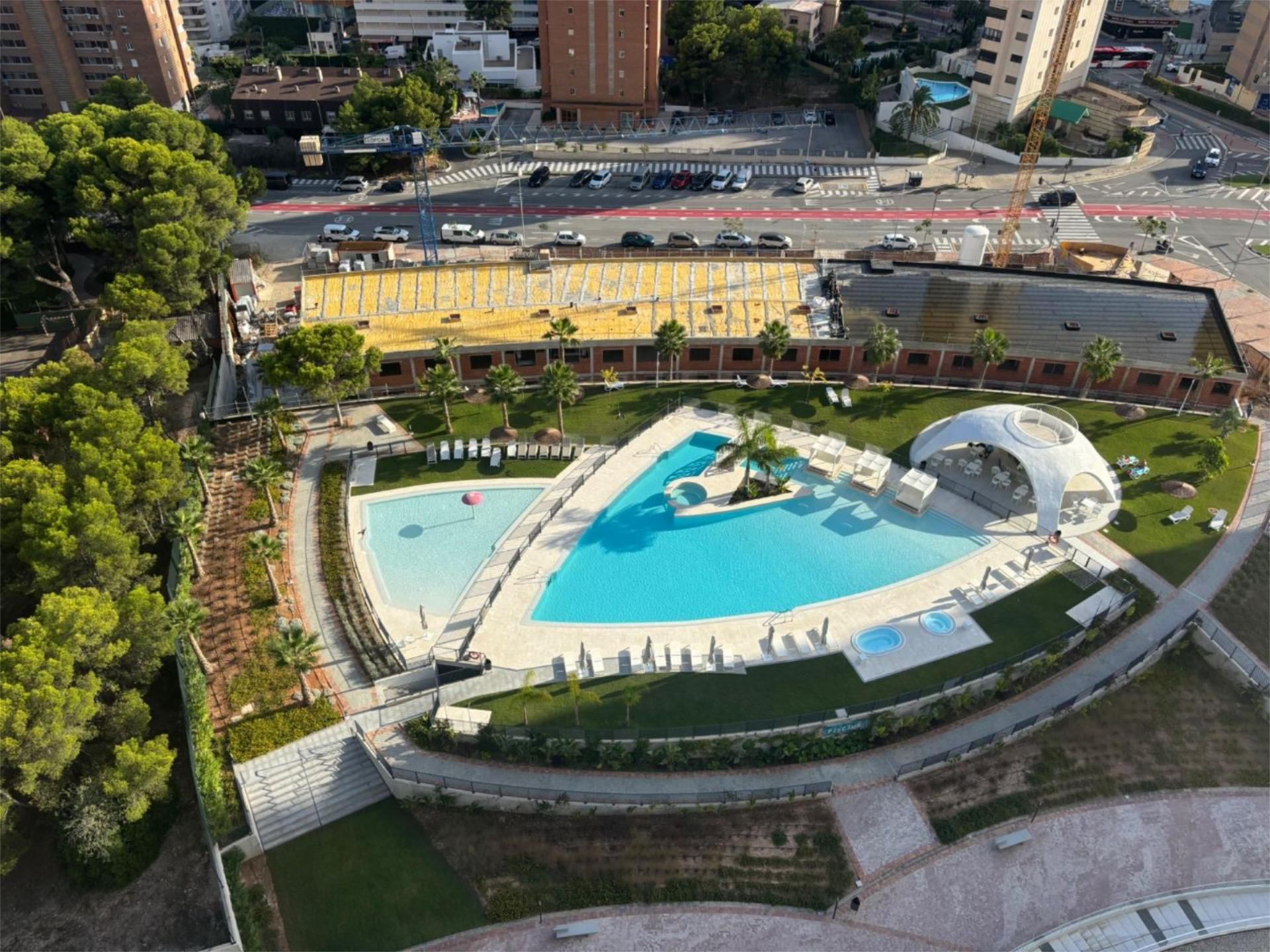 Piscina de Piso de alquiler en Benidorm con Aire acondicionado, Terraza y Trastero
