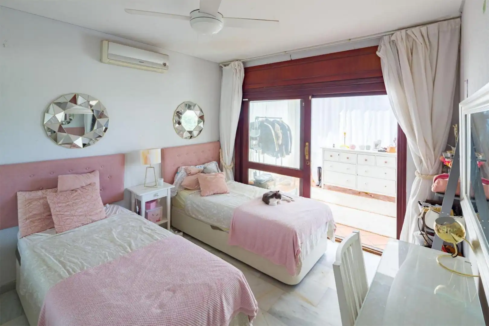 Casa o chalet en venta en Calle las Capuchinas, 206, El Rosario - Ricmar Habitación de Casa o chalet en venta en Marbella con Aire acondicionado, Terraza y Piscina